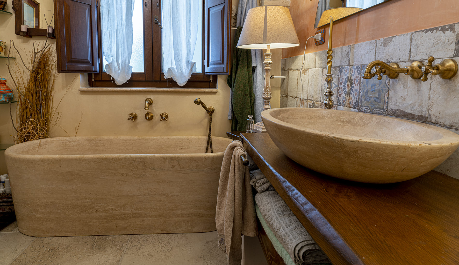 vasca-e-lavabo-in-pietra-marmi-strada-villa-castelli-brindisi