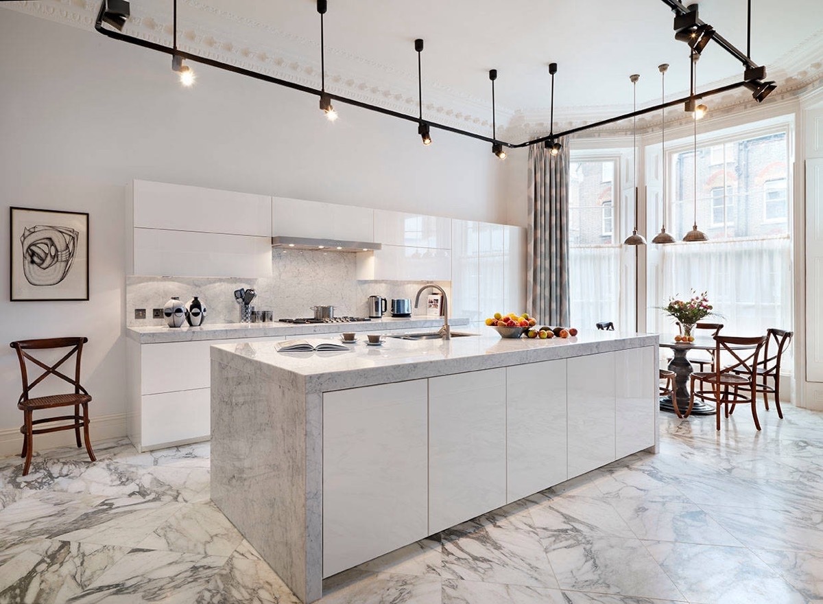 Top cucina in marmo: un grande classico anche per cucine moderne