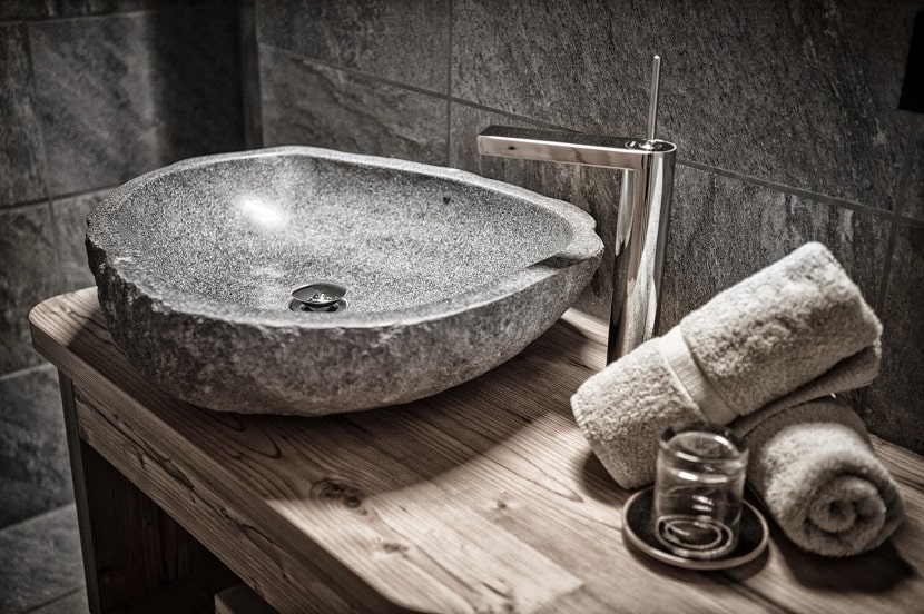 lavabo bagno in pietra naturale