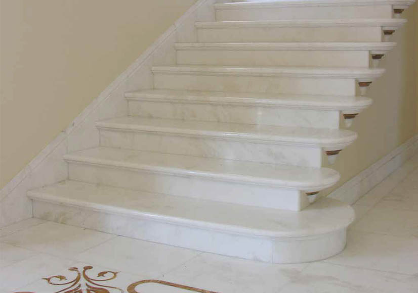 scala in marmo bianco Marmi Strada